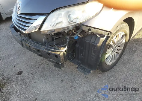 2015 Toyota Sienna Xle Premium 8 Passenger z USA, uszkodzony, nr VIN 5TDYK3DC5FS564963